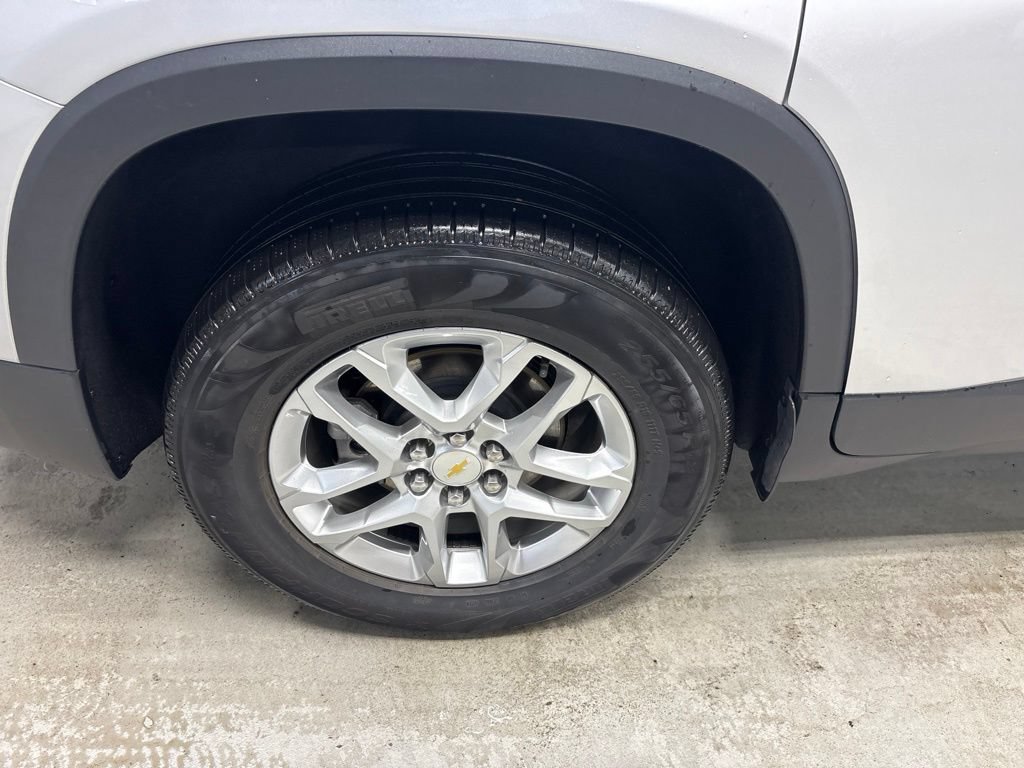 Used 2020 Chevrolet Traverse LT FWD image 3