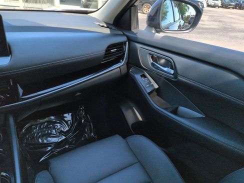 Certified 2025 Nissan Rogue SL w/ SL Premium Package FWD image 17