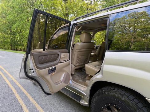 Used 2001 Toyota Land Cruiser AWD/4WD image 39