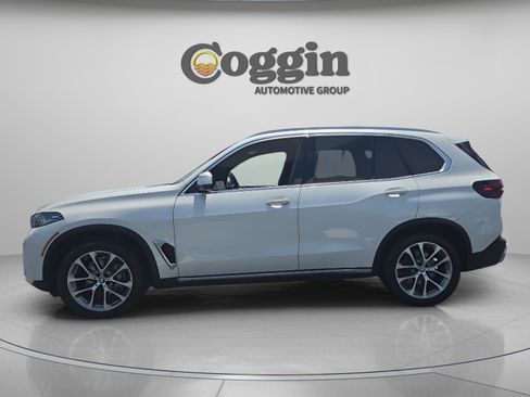 Used 2024 BMW X5 sDrive40i w/ Premium Package RWD image 2