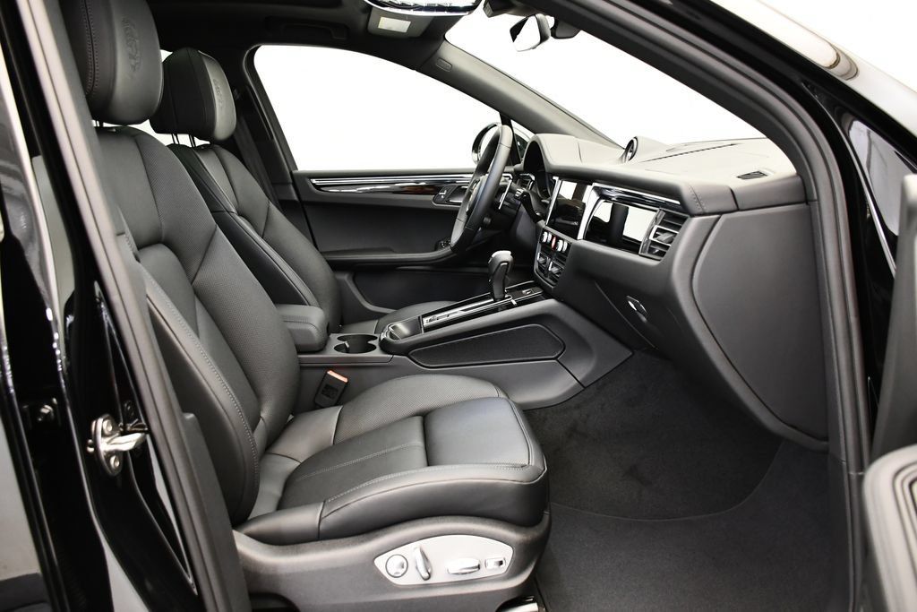 Certified 2026 Porsche Macan AWD/4WD image 51