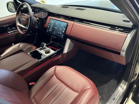 Used 2025 Land Rover Range Rover SE image 35