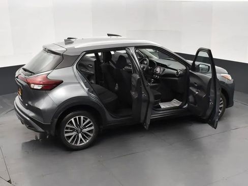 Used 2023 Nissan Kicks SV image 6