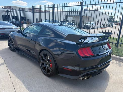 Used 2021 Ford Mustang Shelby GT500 w/ Carbon Fiber Track Pack RWD image 6