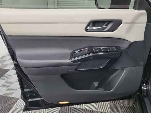 Certified 2022 Nissan Pathfinder SV w/ SV Premium Package image 18