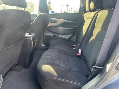 Used 2020 Nissan Murano S image 9