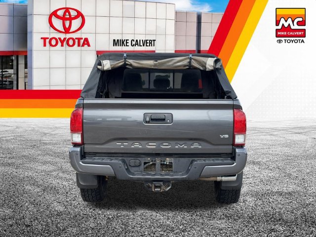 Used 2017 Toyota Tacoma TRD Off-Road w/ Premium & Technology Package AWD/4WD image 7