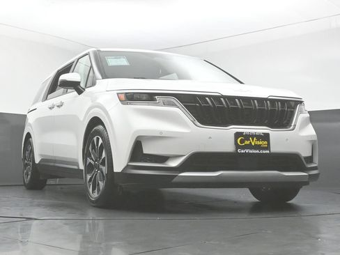 Used 2024 Kia Carnival EX FWD image 50