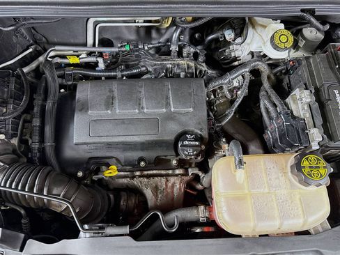 Used 2020 Chevrolet Trax LT w/ LT Convenience Package image 39