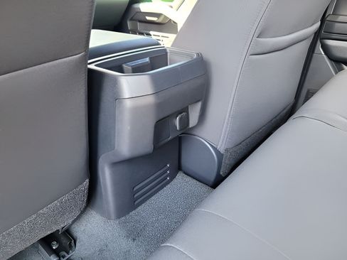Used 2024 Toyota Tacoma SR5 AWD/4WD image 17