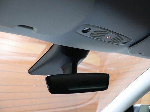 Used 2022 Tesla Model Y Long Range image 56