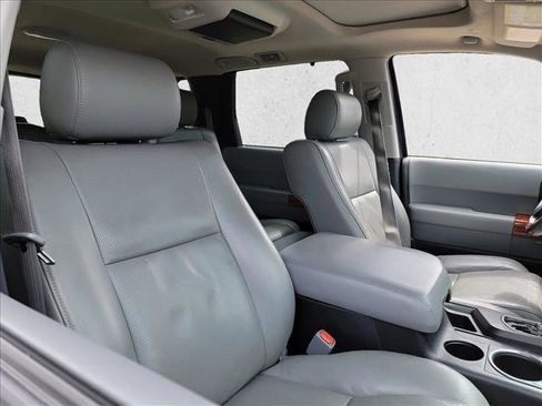 Used 2020 Toyota Sequoia Platinum AWD/4WD image 15
