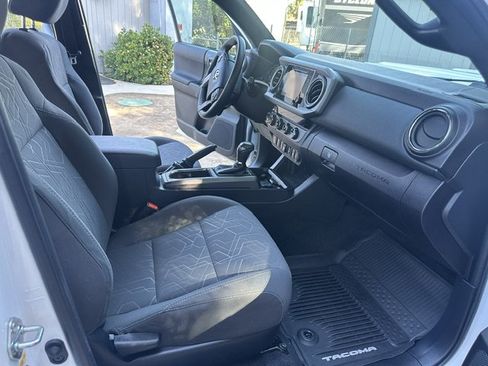 Used 2018 Toyota Tacoma TRD Sport w/ Technology Package AWD/4WD image 26