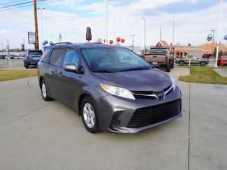 Used 2018 Toyota Sienna LE video 2