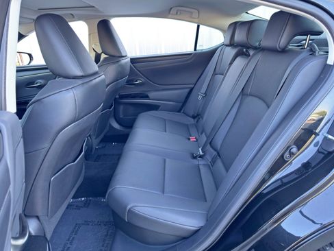 Used 2022 Lexus ES 300h w/ Premium Package image 42