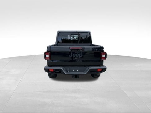 Used 2022 Jeep Gladiator Overland image 3
