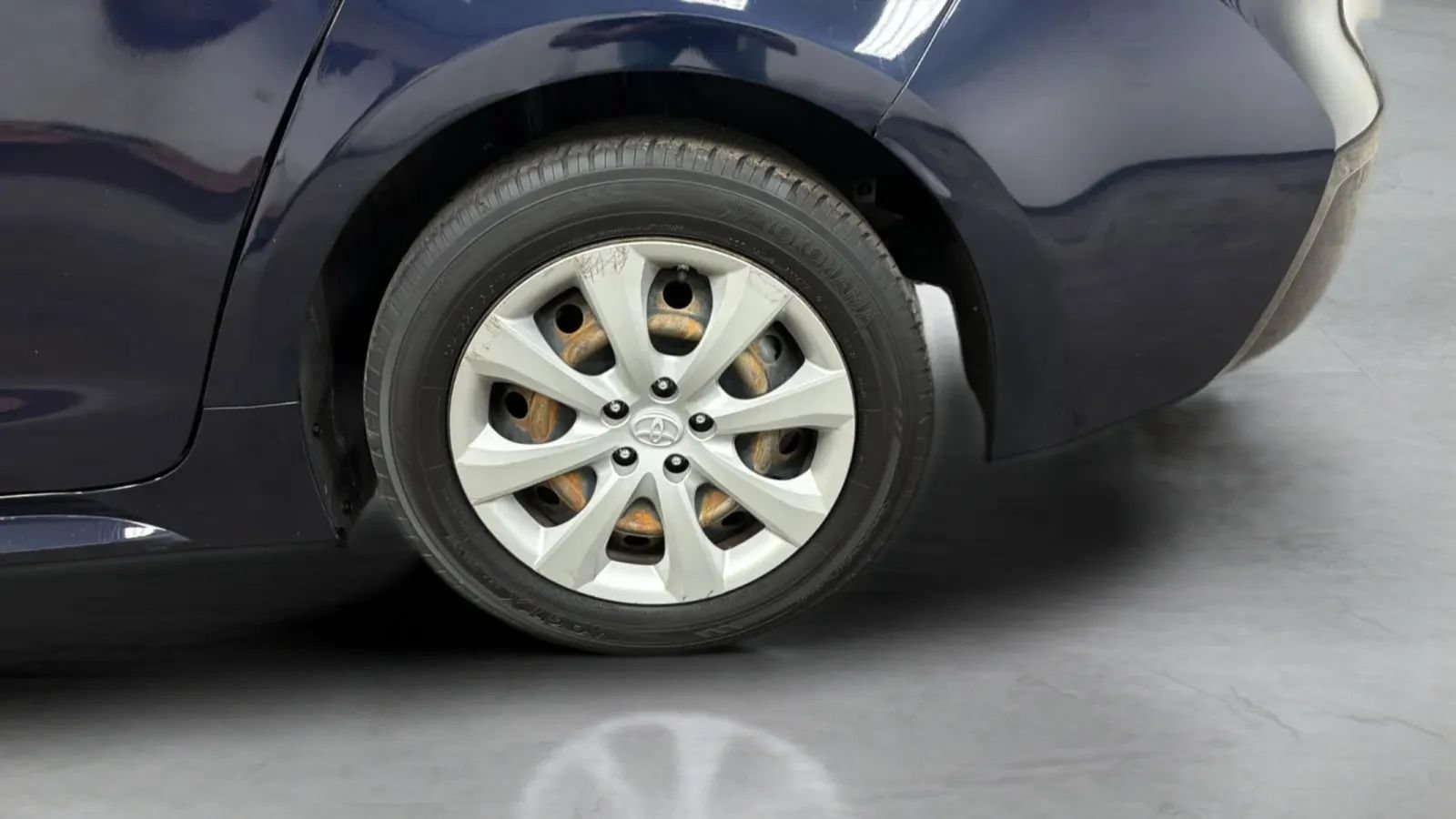 Used 2020 Toyota Corolla LE w/ Carpet Mat Package (TMS) FWD image 26