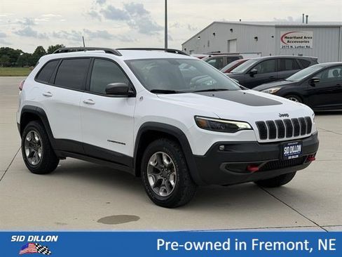 Used 2019 Jeep Cherokee Trailhawk w/ Comfort/Convenience Group AWD/4WD image 2