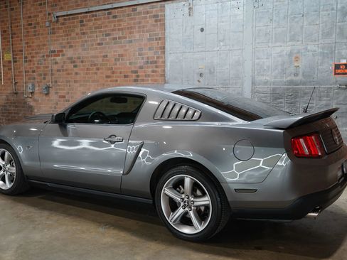 Used 2010 Ford Mustang GT image 13