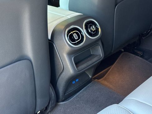 Used 2024 Mercedes-Benz GLC 300 4MATIC image 44