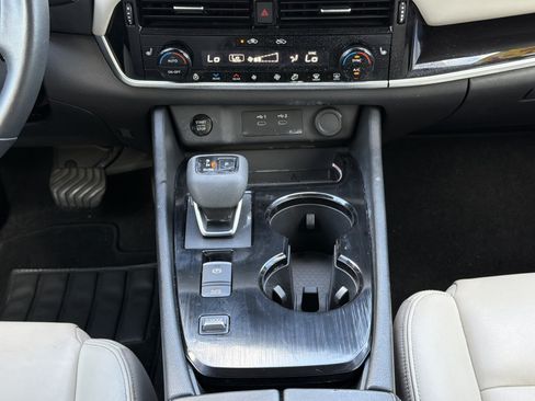 Used 2024 Nissan Rogue SL w/ SL Premium Package FWD image 5