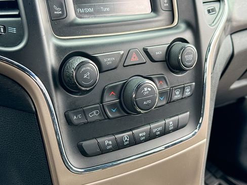 Used 2017 Jeep Grand Cherokee Laredo w/ Quick Order Package 23E image 11