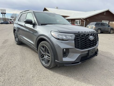 Used 2025 Ford Explorer ST image 1
