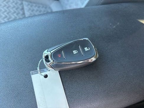 Used 2023 Chevrolet Equinox LT image 48