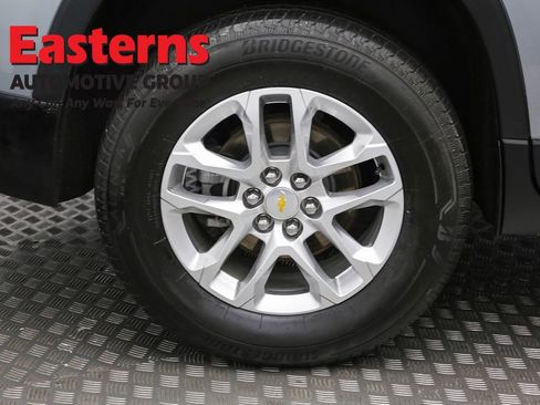 Used 2023 Chevrolet Traverse LS image 31