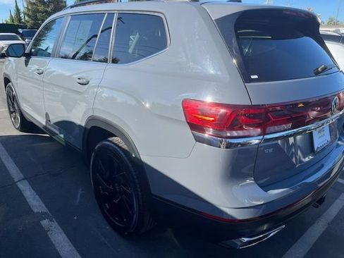 Used 2026 Volkswagen Atlas SE FWD image 8