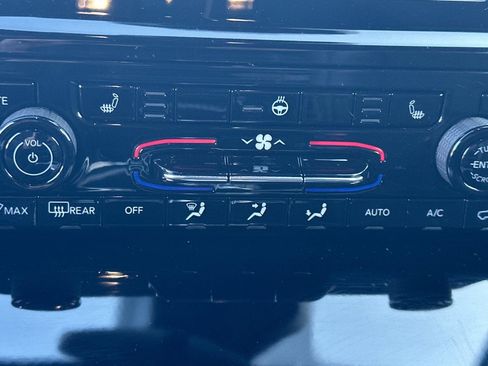 Used 2021 Jeep Grand Cherokee L Laredo image 24