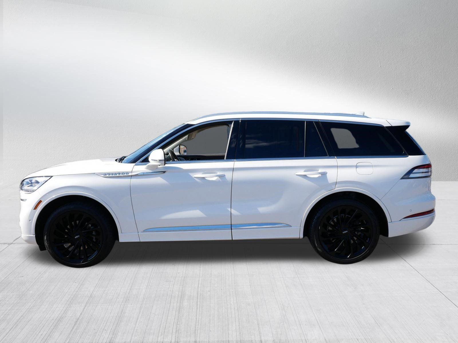 Used 2022 Lincoln Aviator Reserve w/ Equipment Group 201A AWD/4WD image 4