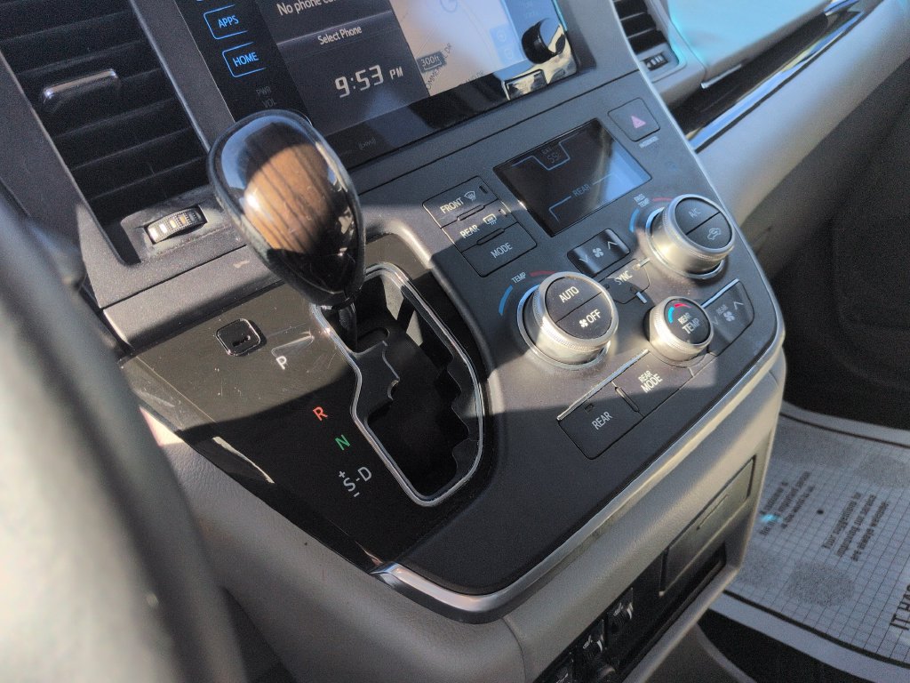 Used 2017 Toyota Sienna FWD image 24