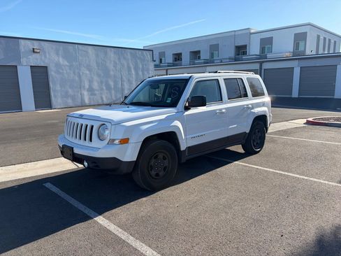 Used 2016 Jeep Patriot Sport w/ Power Value Group image 2