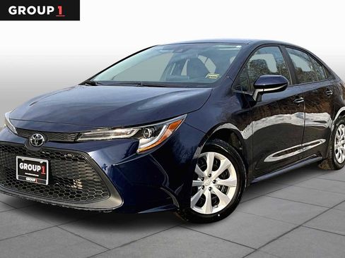 Certified 2022 Toyota Corolla LE image 1
