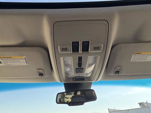 Used 2012 Cadillac SRX Luxury image 21