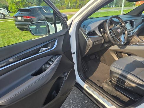 Used 2023 Buick Enclave Essence w/ Sport Touring Edition FWD image 6
