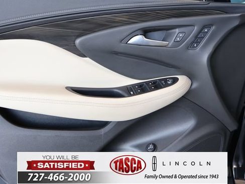 Used 2020 Buick Envision Essence FWD image 12