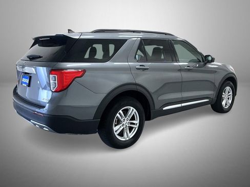Used 2023 Ford Explorer XLT w/ Equipment Group 202A image 5