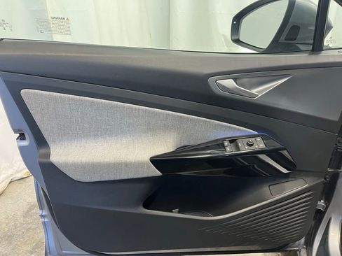 Used 2023 Volkswagen ID.4 Pro image 9