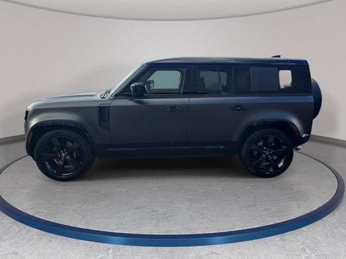 Certified 2025 Land Rover Defender 110 V8 AWD/4WD image 9