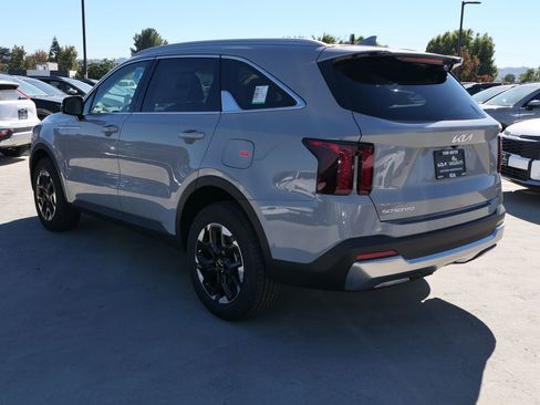 New 2026 Kia Sorento S image 6