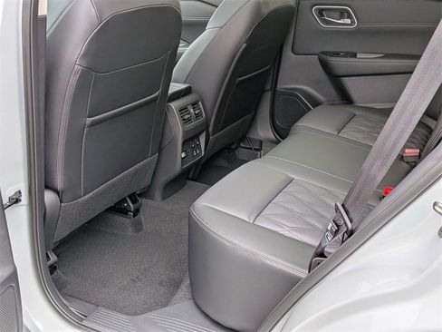 New 2026 Nissan Rogue Platinum image 18