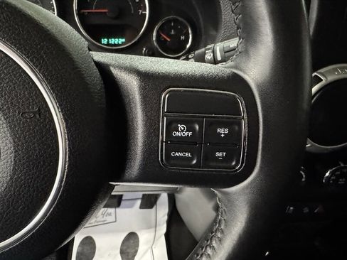 Used 2015 Jeep Wrangler Unlimited Sahara w/ Connectivity Group AWD/4WD image 9