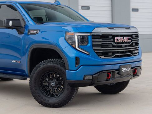 Used 2024 GMC Sierra 1500 AT4 w/ Technology Package AWD/4WD image 4