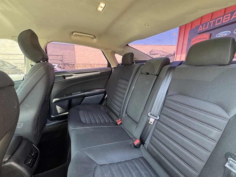 Used 2019 Ford Fusion SE FWD image 29