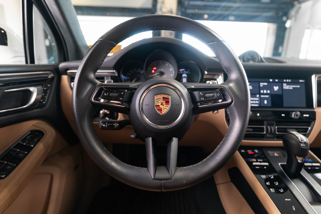 Certified 2023 Porsche Macan S AWD/4WD image 32
