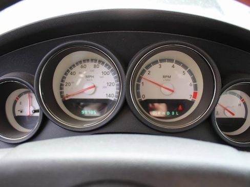 Used 2010 Dodge Charger SXT image 18