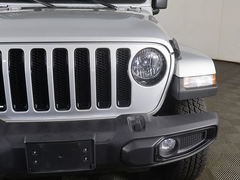 Used 2023 Jeep Wrangler Unlimited Sahara AWD/4WD image 12