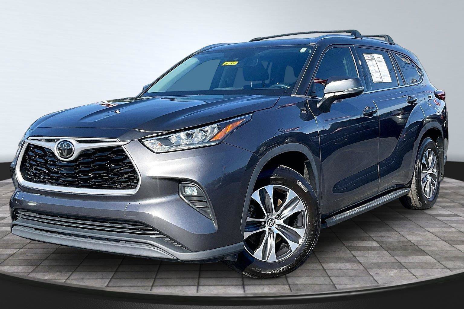 Used 2020 Toyota Highlander XLE AWD/4WD image 13